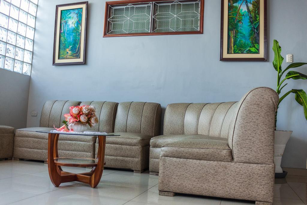 איקיטוס Hotel Golden Star מראה חיצוני תמונה