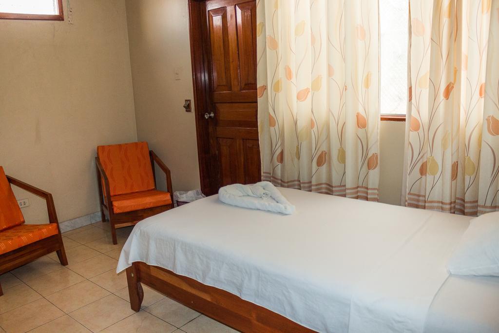 איקיטוס Hotel Golden Star מראה חיצוני תמונה
