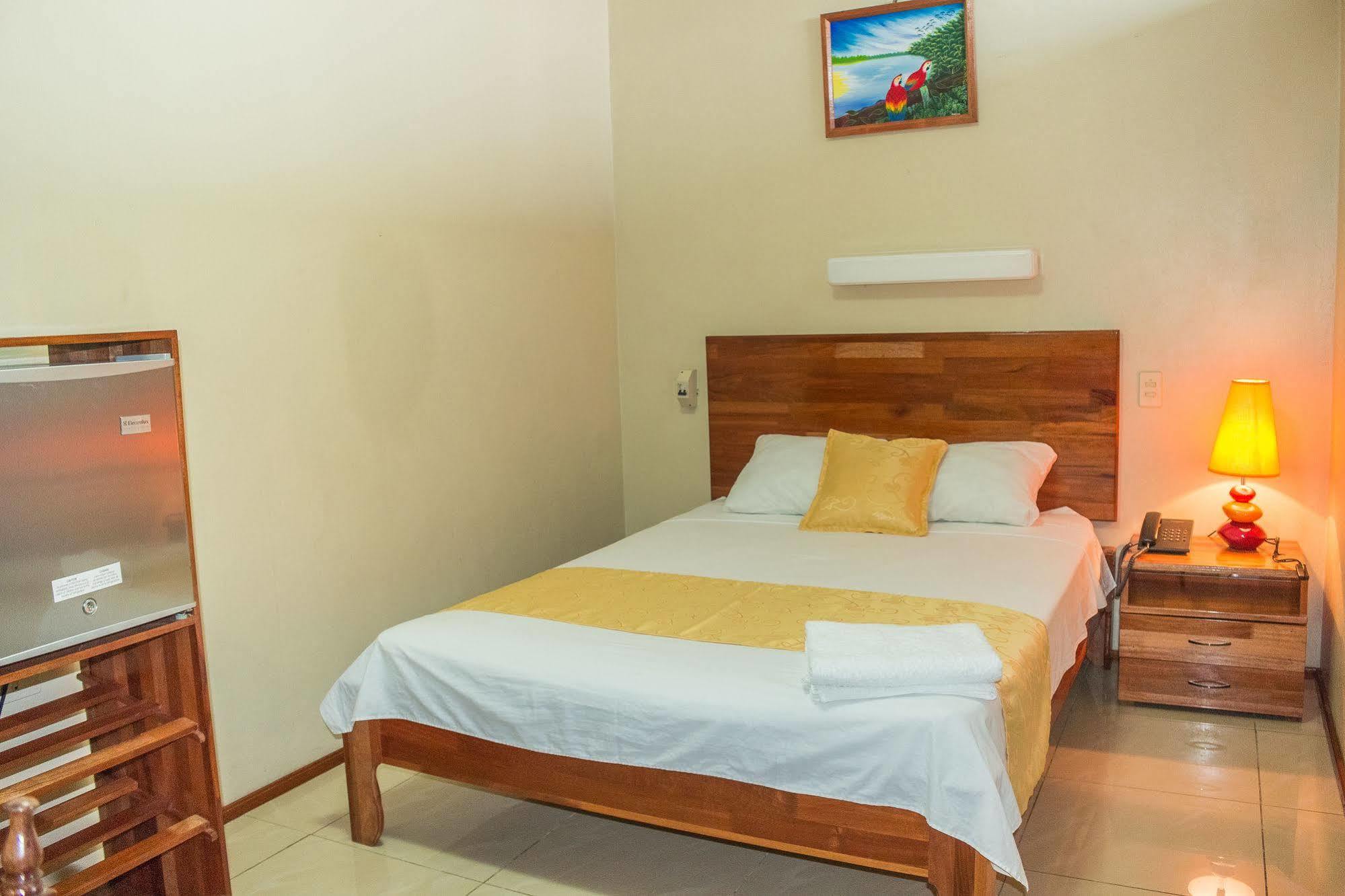 איקיטוס Hotel Golden Star מראה חיצוני תמונה