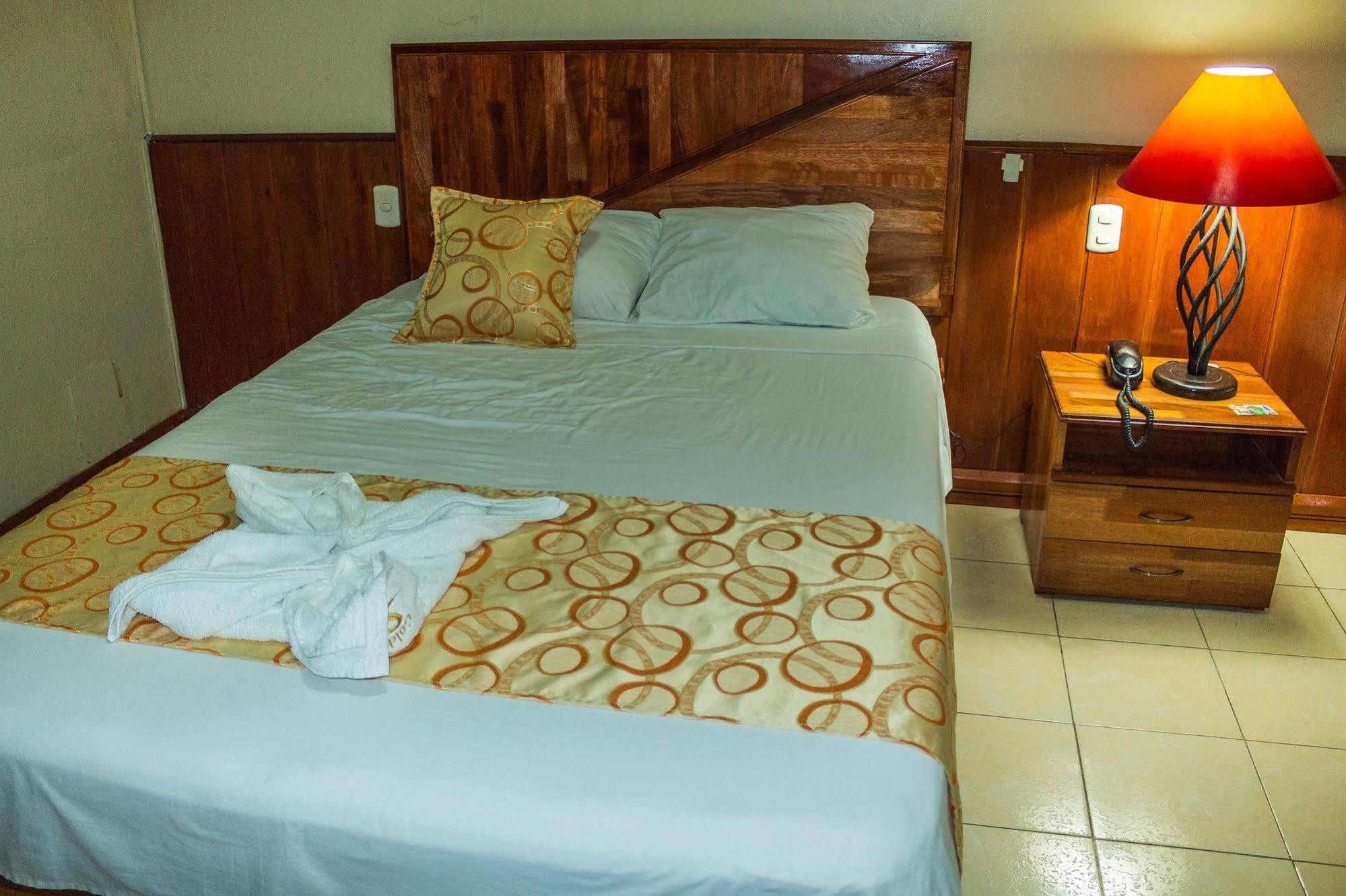 איקיטוס Hotel Golden Star מראה חיצוני תמונה