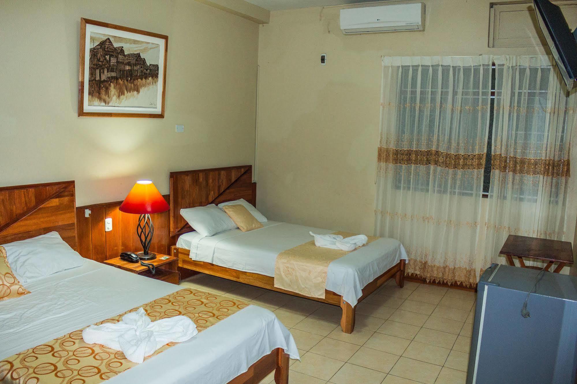 איקיטוס Hotel Golden Star מראה חיצוני תמונה