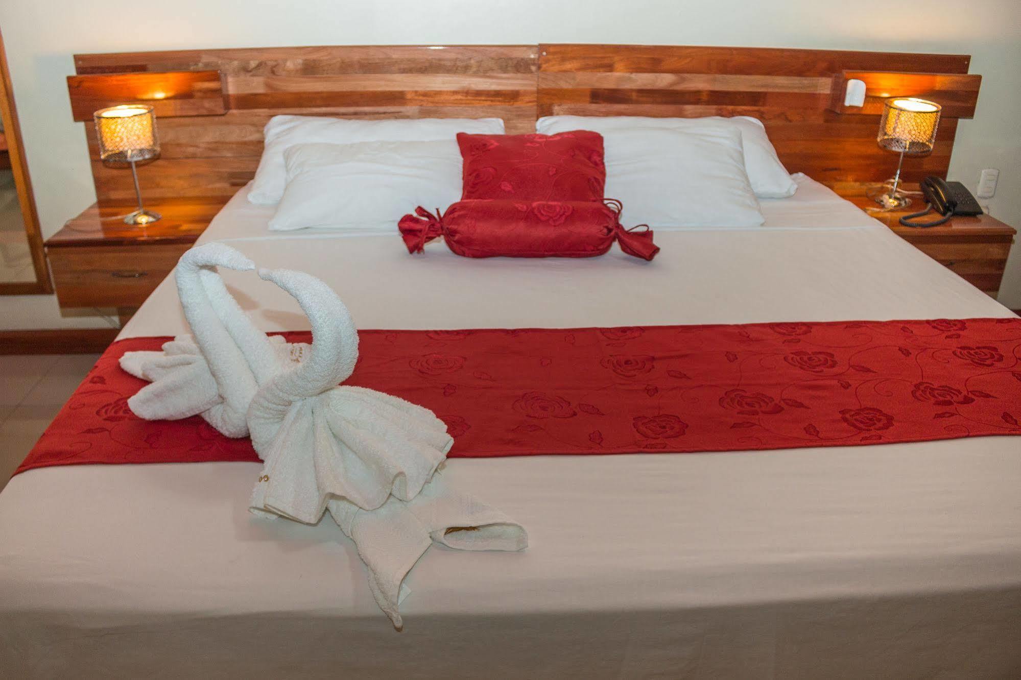 איקיטוס Hotel Golden Star מראה חיצוני תמונה