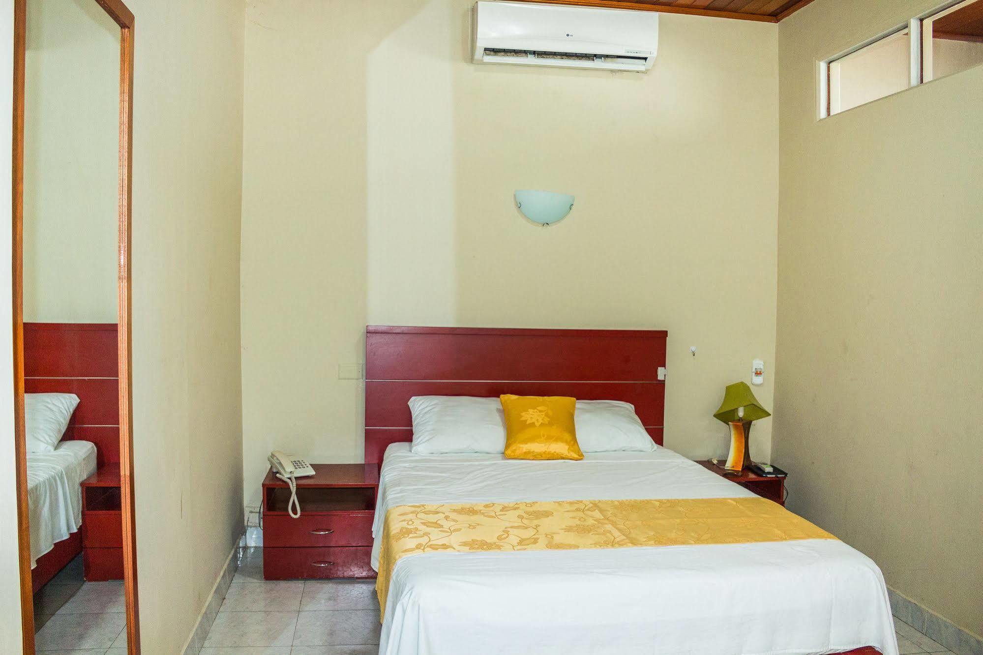 איקיטוס Hotel Golden Star מראה חיצוני תמונה