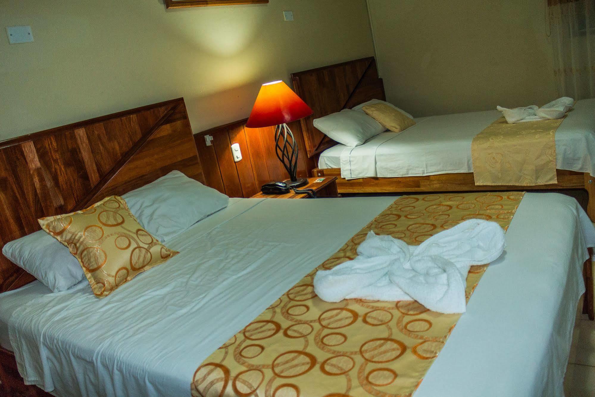 איקיטוס Hotel Golden Star מראה חיצוני תמונה