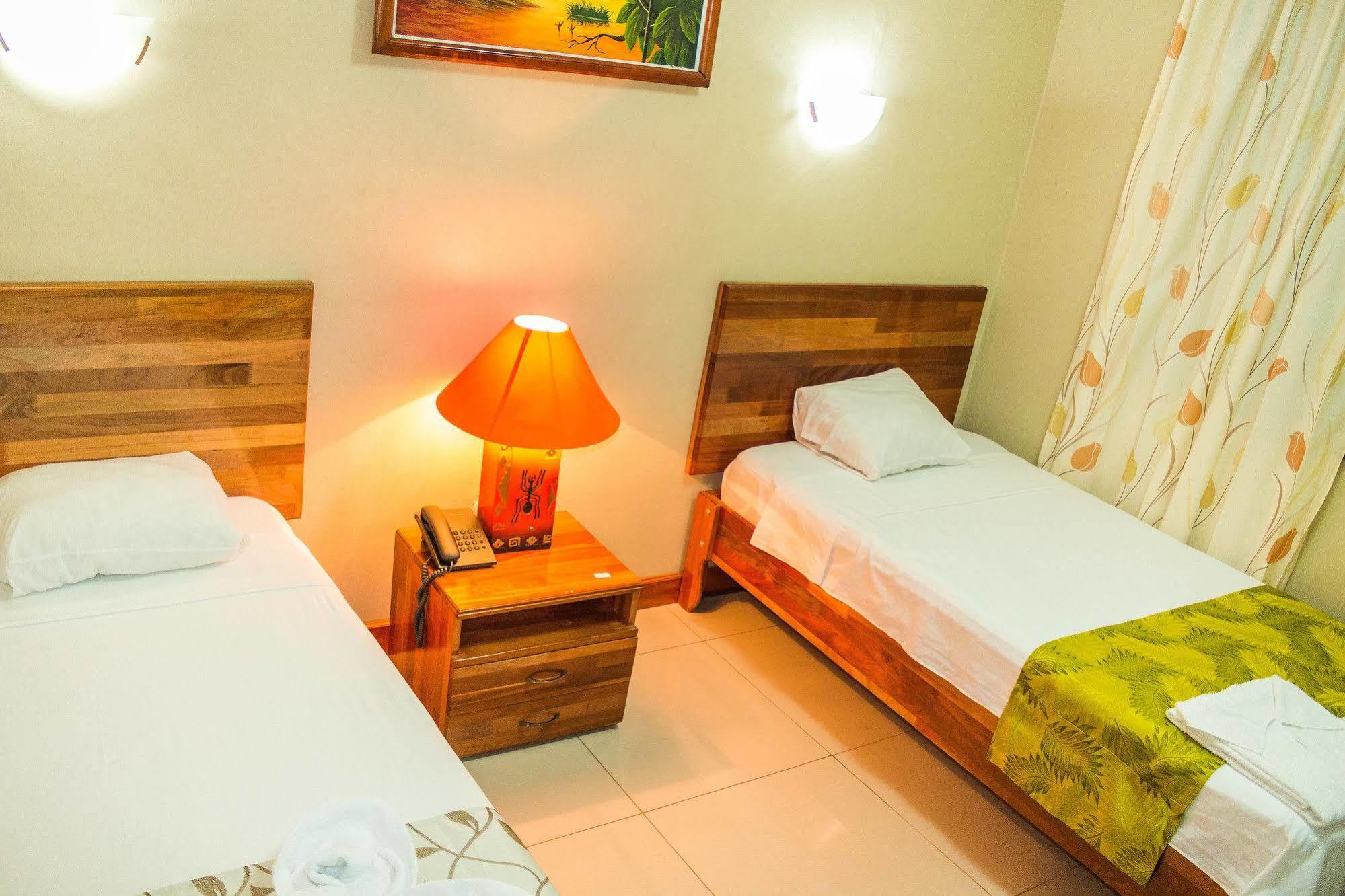 איקיטוס Hotel Golden Star מראה חיצוני תמונה