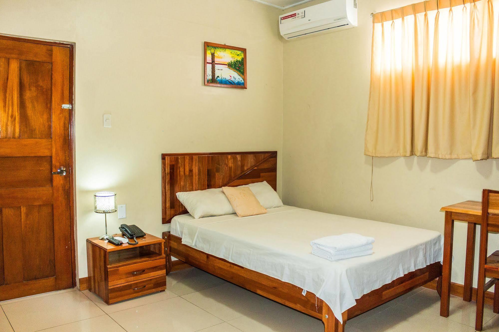 איקיטוס Hotel Golden Star מראה חיצוני תמונה